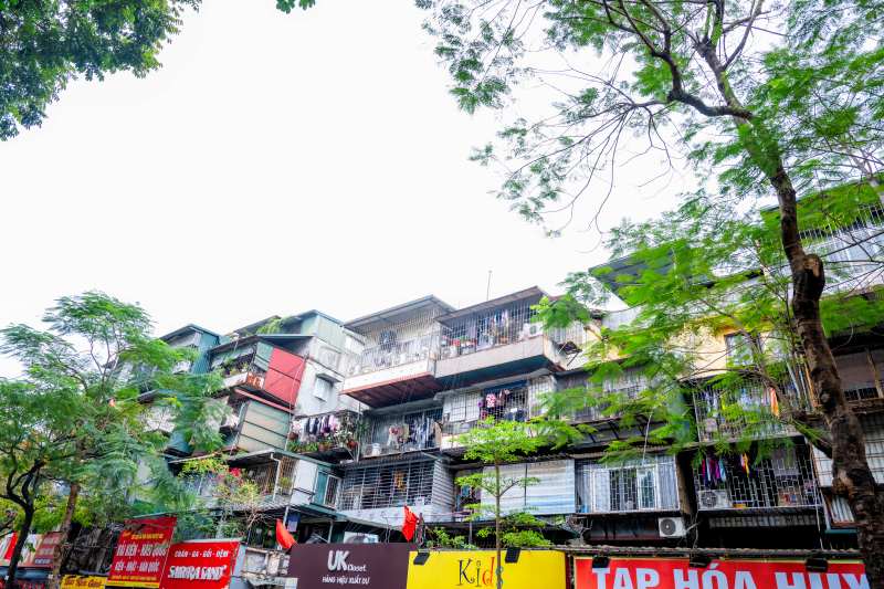 Tận thấy căn nhà “tổ chim” treo lơ lửng bên hông khu tập thể cũ tại Hà Nội: "Nhà của người liều" - Ảnh 14