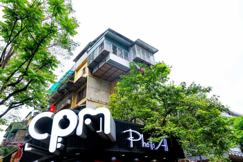 Tận thấy căn nhà “tổ chim” treo lơ lửng bên hông khu tập thể cũ tại Hà Nội: "Nhà của người liều" - Ảnh 6