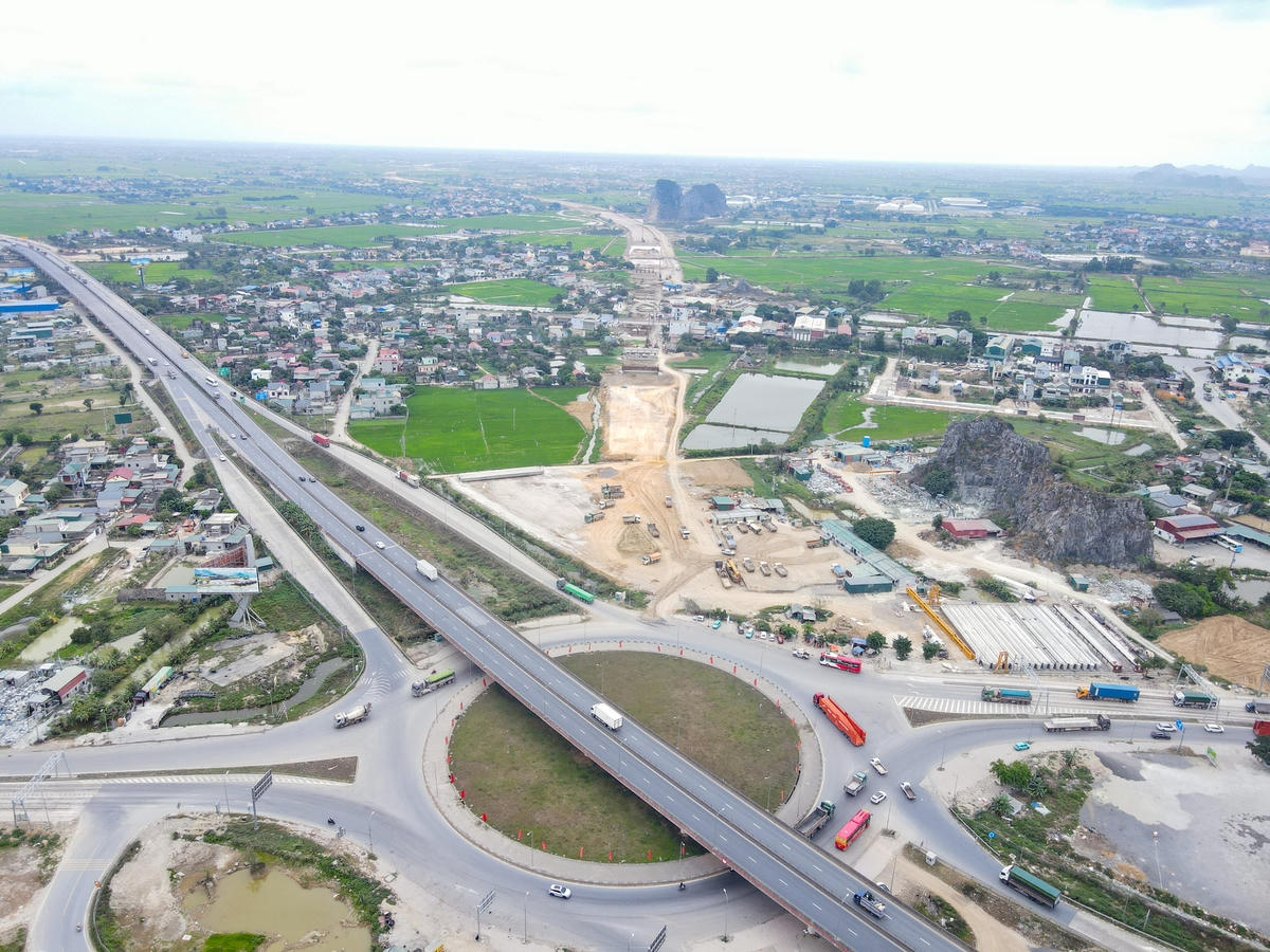 Đẩy nhanh tiến độ cao tốc Ninh Bình - Hải Phòng, phấn đấu thông xe năm 2026 - Ảnh 1