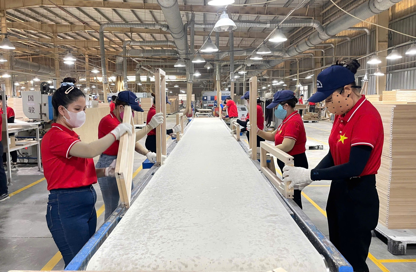 Doanh nghiệp 'khát' lao động, đãi ngộ tốt vẫn không ăn thua - Ảnh 2