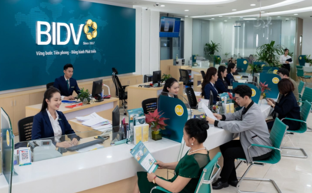 Ngân hàng thông báo khẩn từ 1-4, chủ tài khoản phải dùng tên thật khi chuyển tiền - Ảnh 1