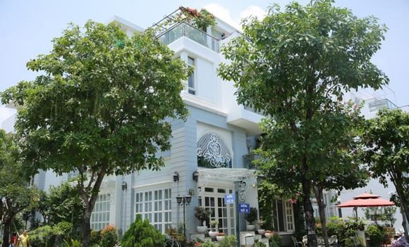 Nhạc sĩ Minh Khang: Từ "không có xu nào" đến cưới vợ siêu mẫu, sở hữu biệt thự 2 mặt tiền ở TP.HCM - Ảnh 6