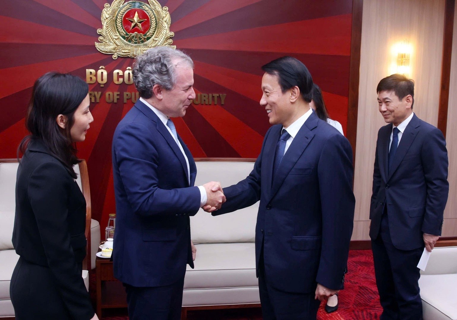 Bộ trưởng Bộ Công an hoan nghênh Tập đoàn Mỹ hợp tác với Việt Nam trong lĩnh vực “cứu” 10.000 tỷ USD/năm - Ảnh 1