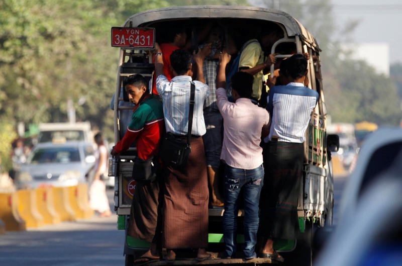 Myanmar quy định xe lưu thông theo biển số chẵn lẻ vì nguy cơ thiếu nhiên liệu - Ảnh 1