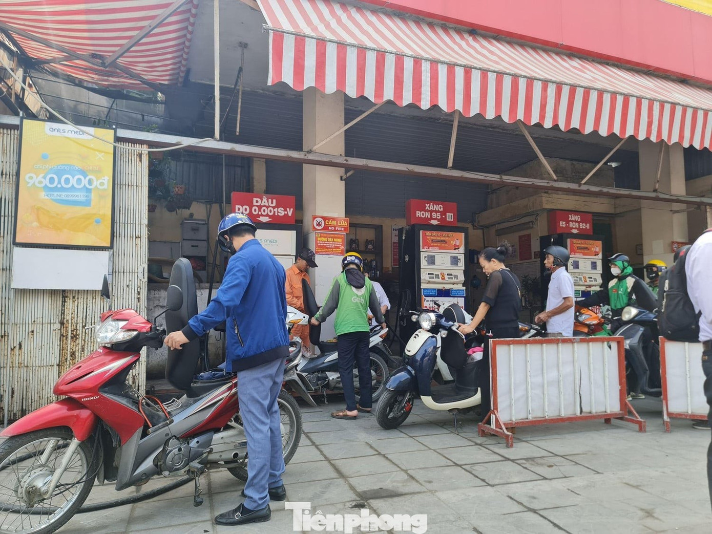 Hà Nội công bố danh sách 21 cây xăng dừng hoặc hạn chế bán hàng - Ảnh 1