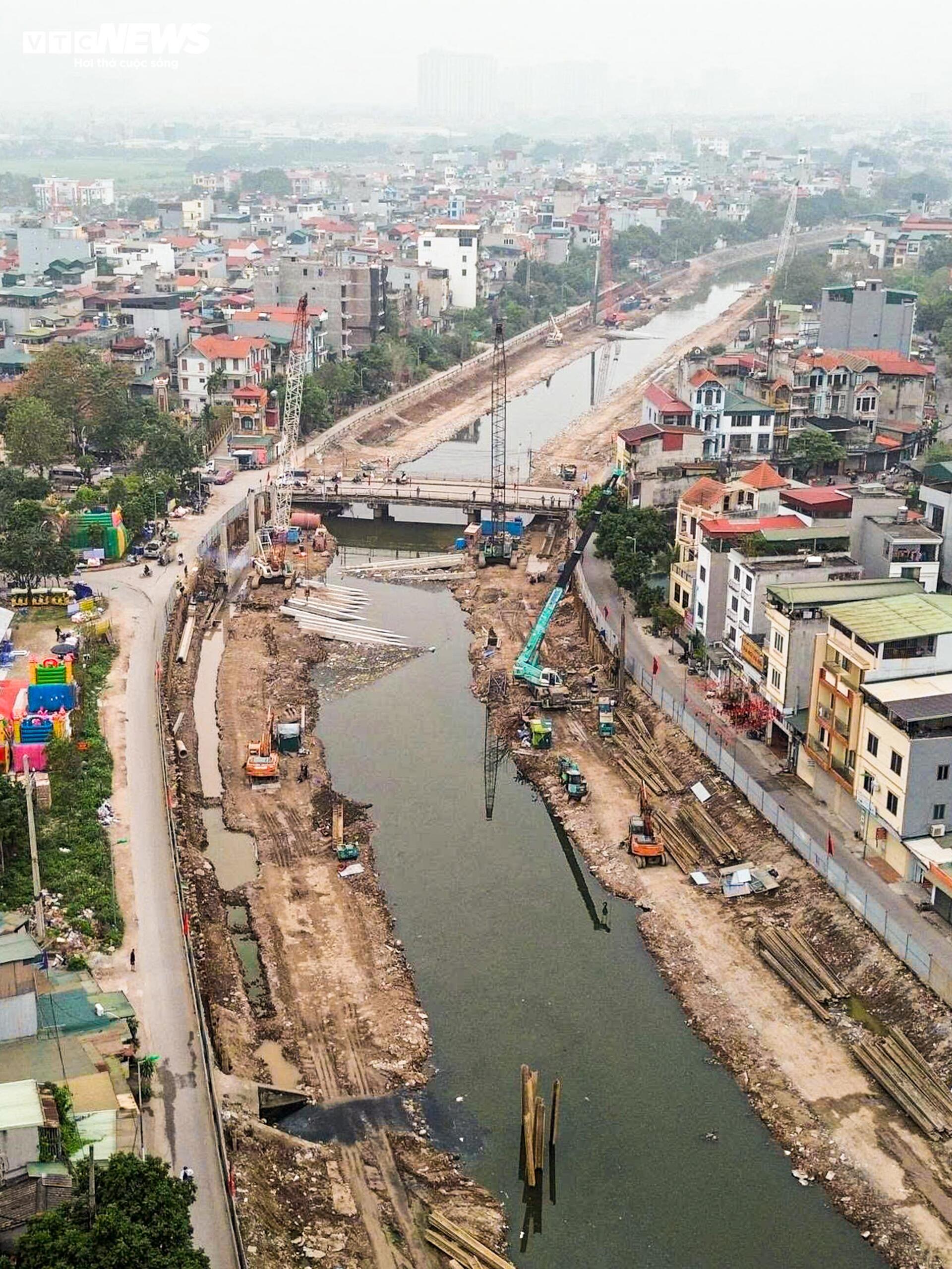 Toàn cảnh công trình cải tạo hạ lưu sông Kim Ngưu gần 700 tỷ đồng sắp cán đích - Ảnh 2
