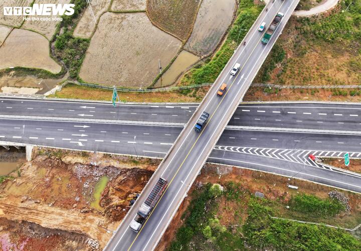 Cận cảnh hơn 200km cao tốc Quảng Ngãi đến Đắk Lắk hoàn thành vẫn 'nằm chờ' - Ảnh 4