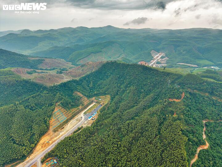 Cận cảnh hơn 200km cao tốc Quảng Ngãi đến Đắk Lắk hoàn thành vẫn 'nằm chờ' - Ảnh 9
