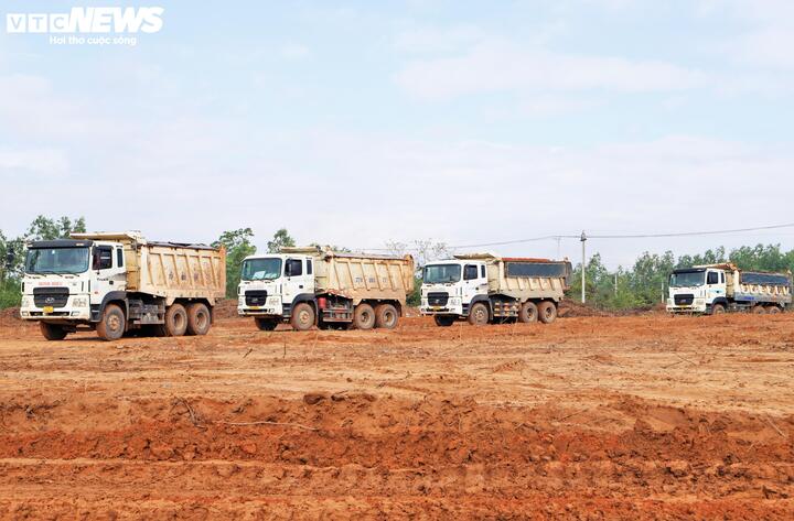'Nhịp người, nhịp máy' hối hả trên công trường cao tốc 44.000 tỷ đồng ở Gia Lai - Ảnh 5