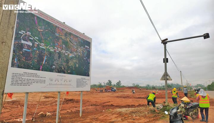 'Nhịp người, nhịp máy' hối hả trên công trường cao tốc 44.000 tỷ đồng ở Gia Lai - Ảnh 13