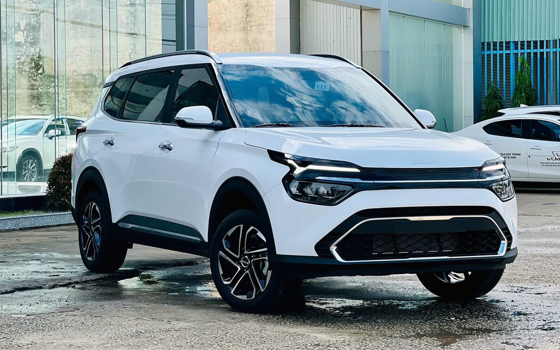 Loạt xe Kia gầm cao giảm giá niêm yết tại Việt Nam: Sonet thực tế còn 475 triệu đồng đấu Fronx, Carens từ 579 triệu cạnh tranh Xpander - Ảnh 3