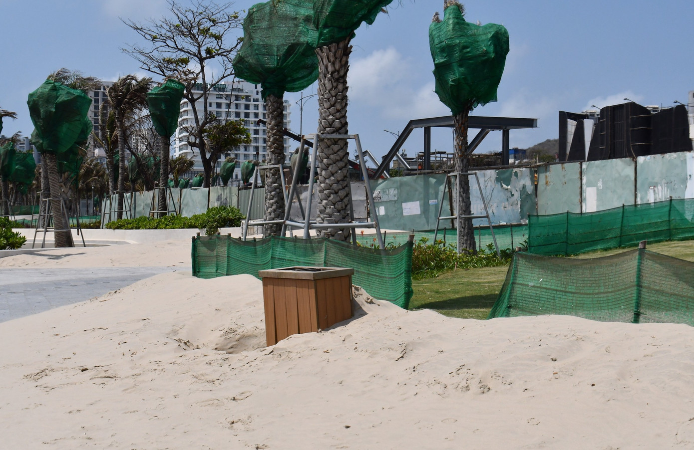 Cát bay phủ kín công viên mới đầu tư nghìn tỷ bên bờ biển ở TPHCM - Ảnh 4