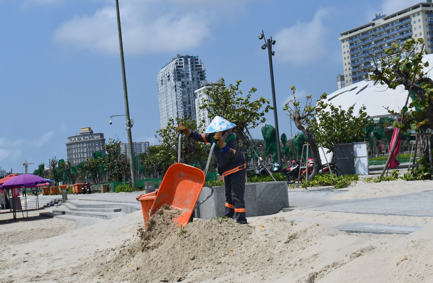 Cát bay phủ kín công viên mới đầu tư nghìn tỷ bên bờ biển ở TPHCM - Ảnh 9