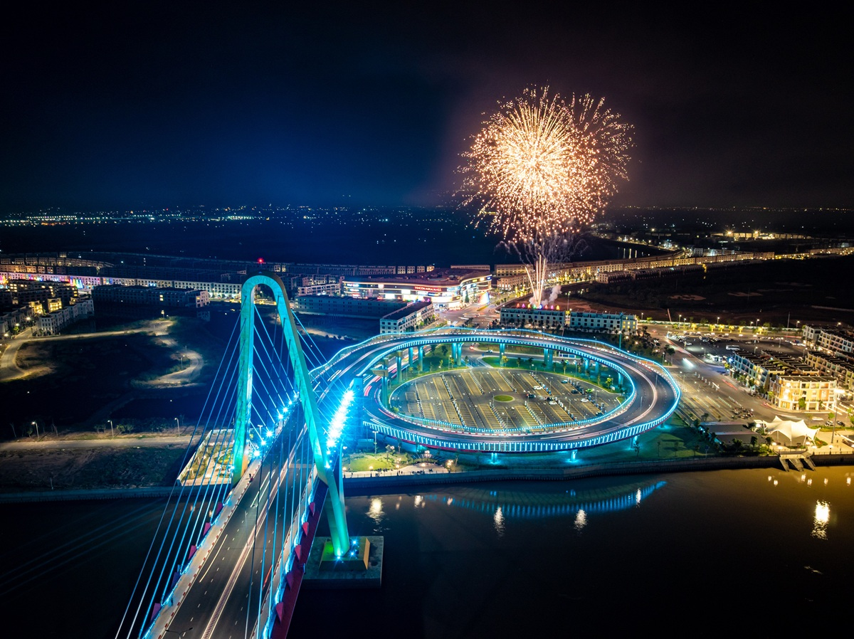 Một công trình của tỷ phú Phạm Nhật Vượng thiết lập kỷ lục về tốc độ xây dựng "thần tốc", kết nối trung tâm TP Hải Phòng với "đảo tỷ phú" 2,4 tỷ USD - Ảnh 3