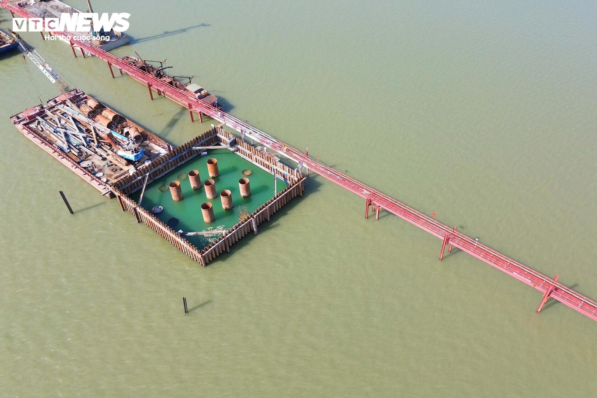 Đại công trường cầu Hồng Hà vượt sông Hồng sau 5 tháng thi công - Ảnh 11