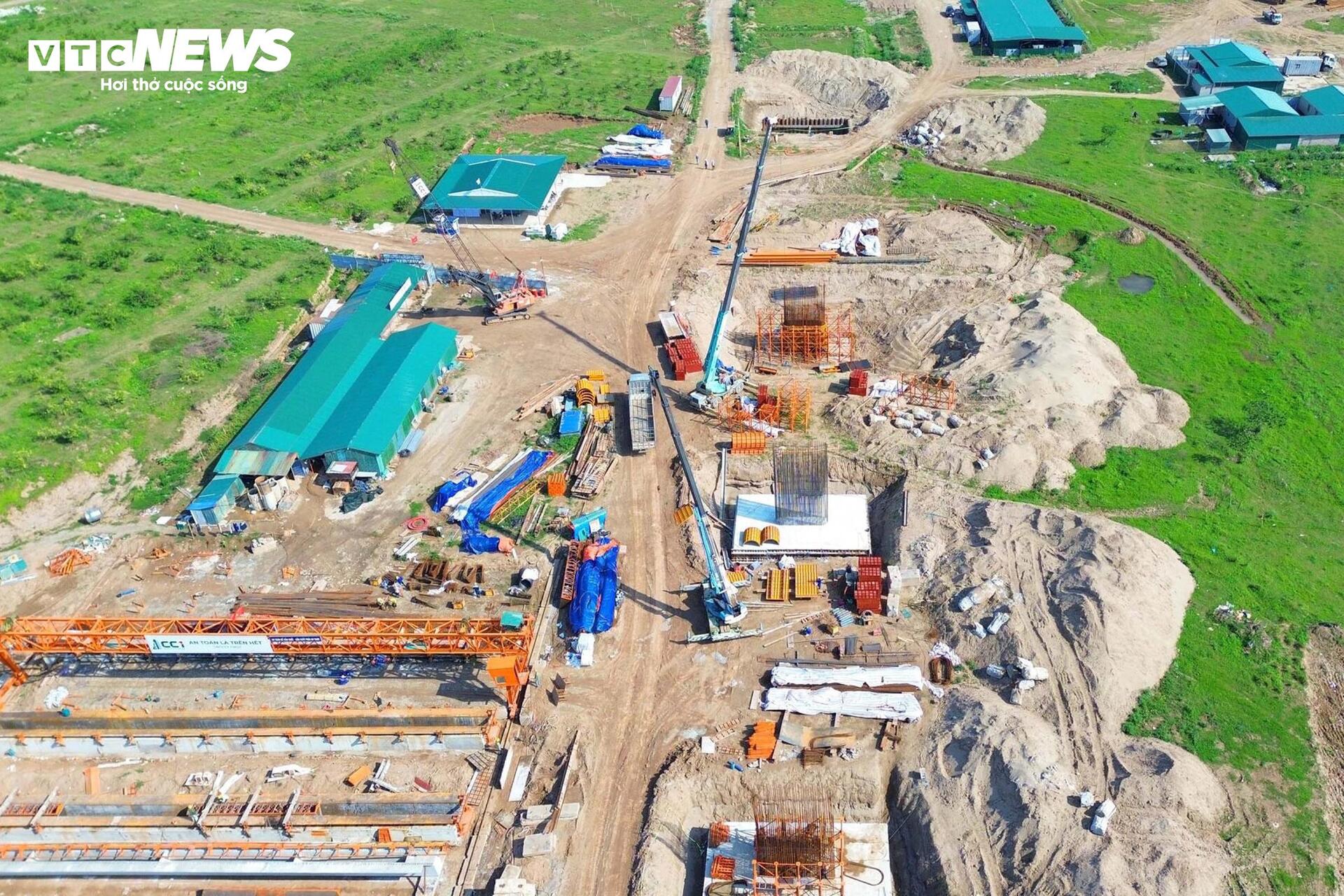 Đại công trường cầu Hồng Hà vượt sông Hồng sau 5 tháng thi công - Ảnh 12