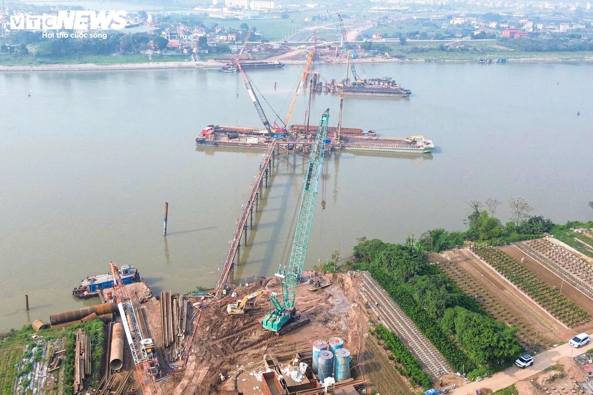 Cầu 4.900 tỷ vượt sông Hồng nối Hà Nội - Hưng Yên đang được thi công ra sao? - Ảnh 1