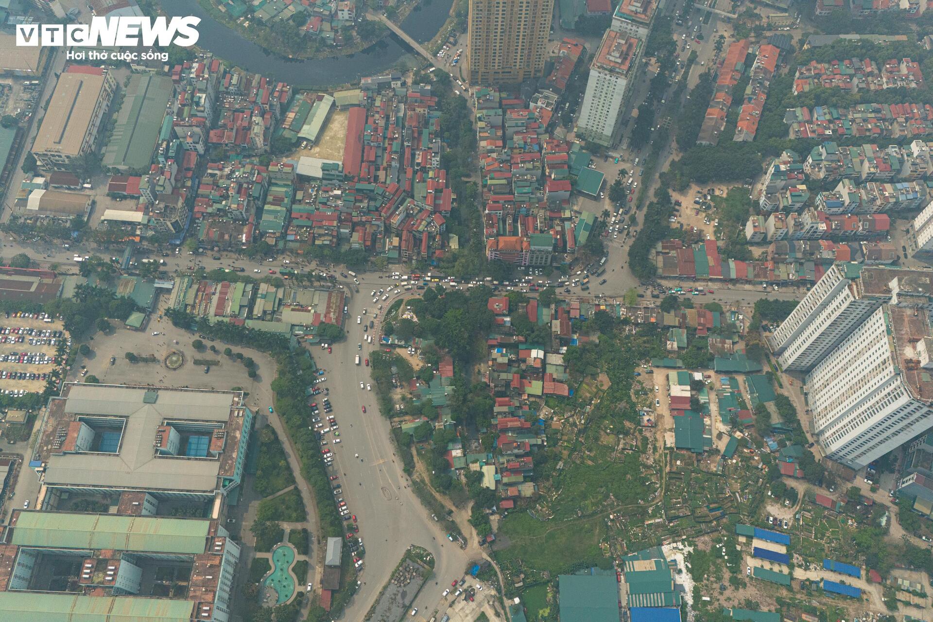 Dự án cầu vượt 'đắp chiếu' nhiều năm trên tuyến đường nghìn tỷ ở Hà Nội - Ảnh 1