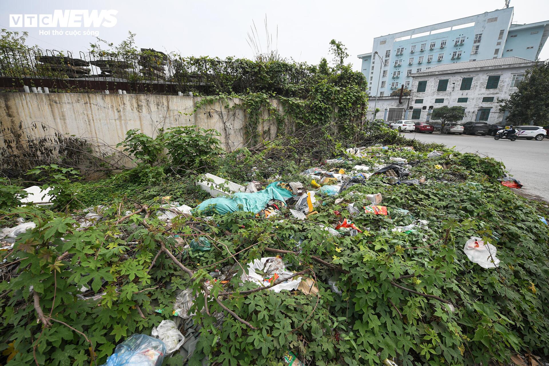 Dự án cầu vượt 'đắp chiếu' nhiều năm trên tuyến đường nghìn tỷ ở Hà Nội - Ảnh 3