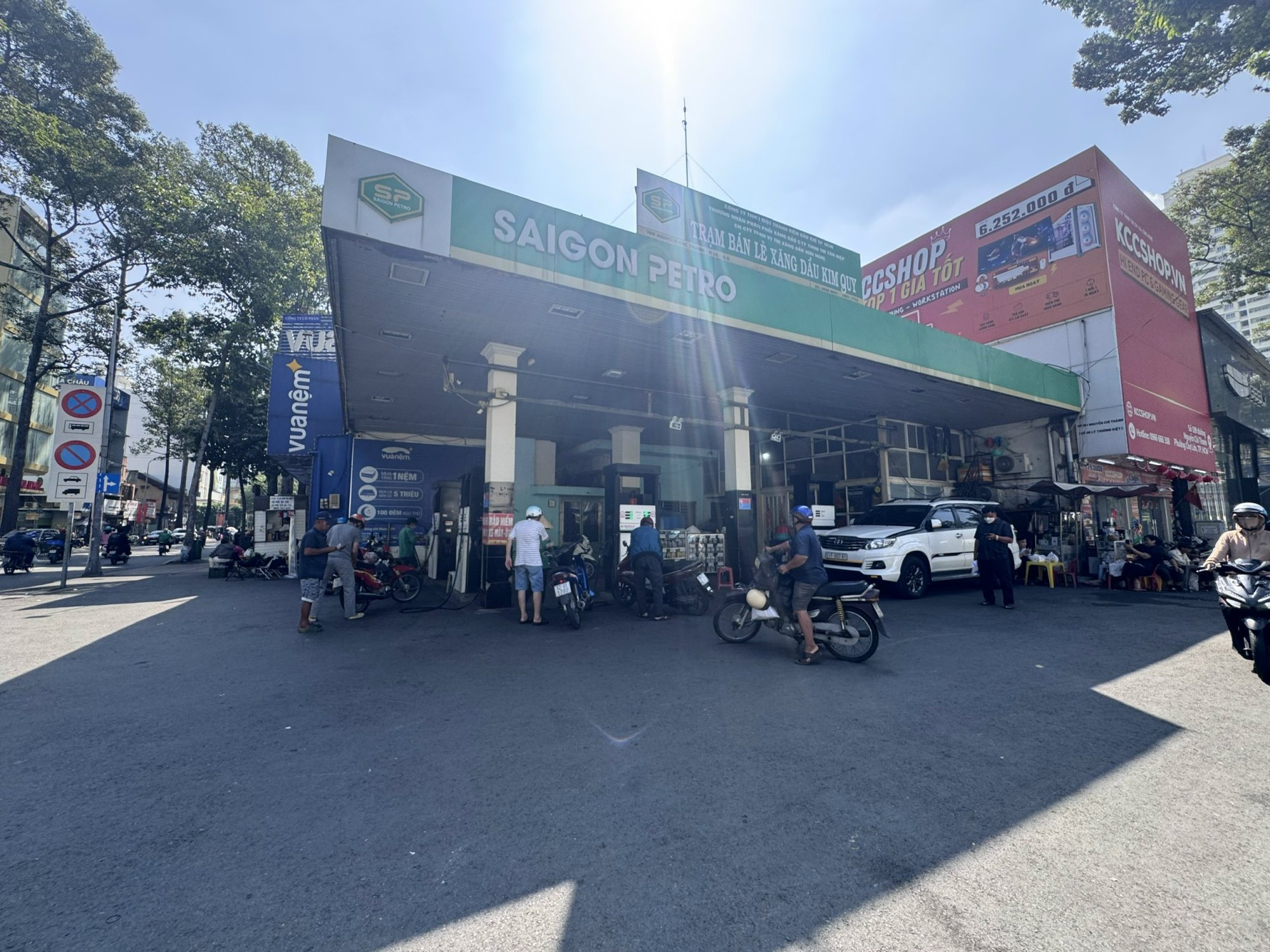 Doanh nghiệp bán lẻ xăng dầu lại kêu trời vì chiết khấu 0 đồng - Ảnh 1