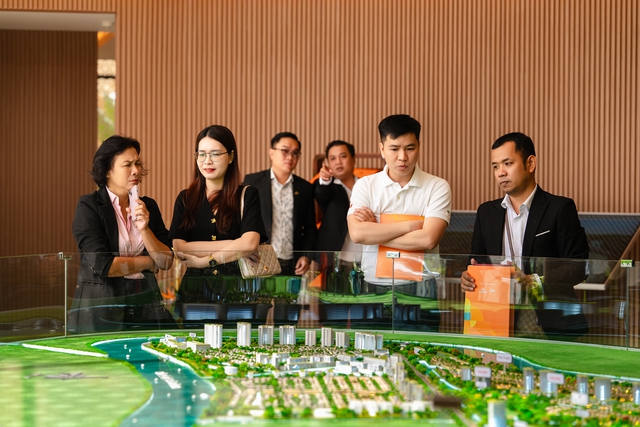 Dòng chảy chuyên gia đổ về khu Tây TPHCM, đâu là điểm đón sóng? - Ảnh 1