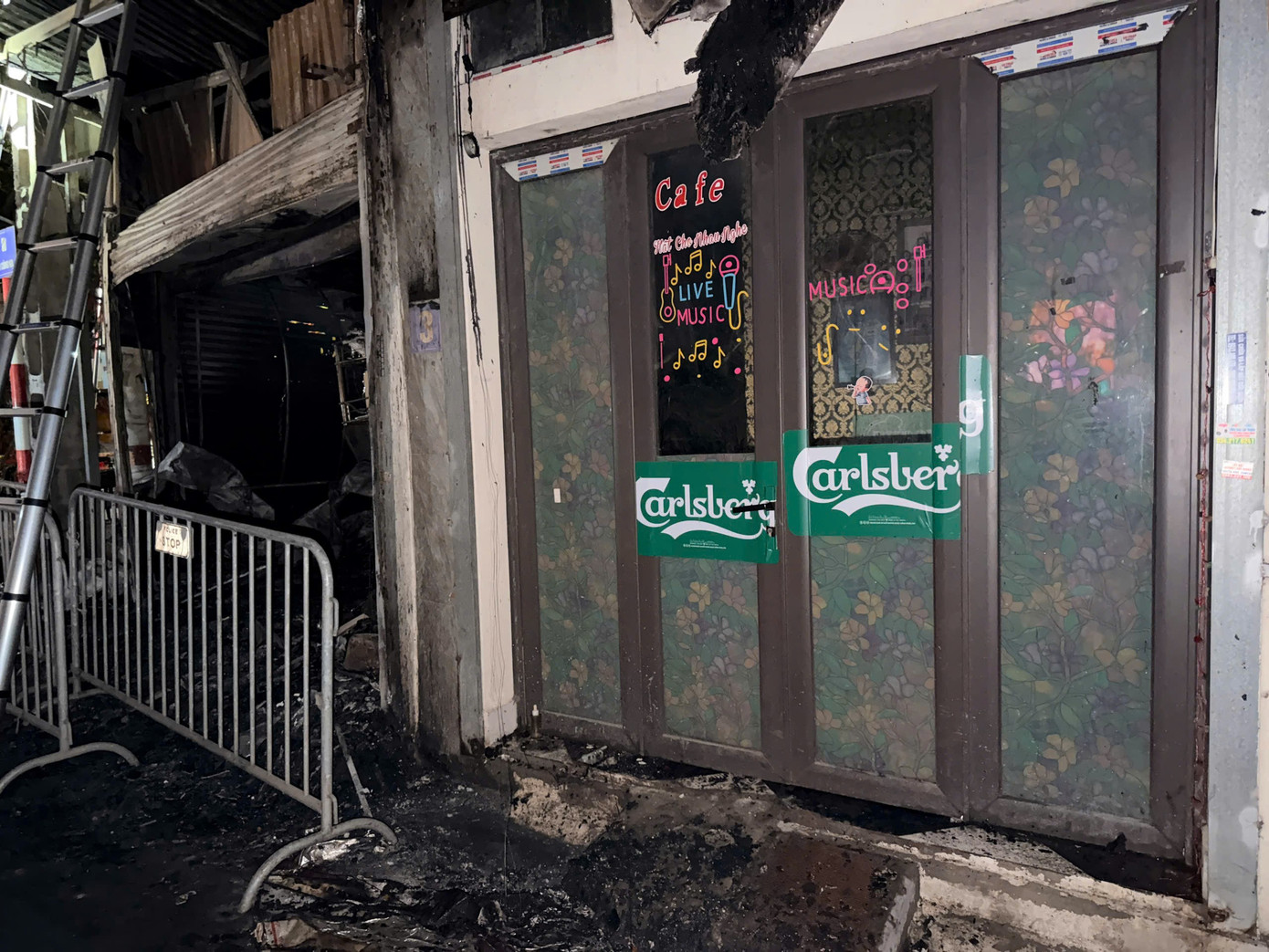 Ngôi nhà trên phố Định Công Hạ ở Hà Nội bốc cháy dữ dội - Ảnh 2