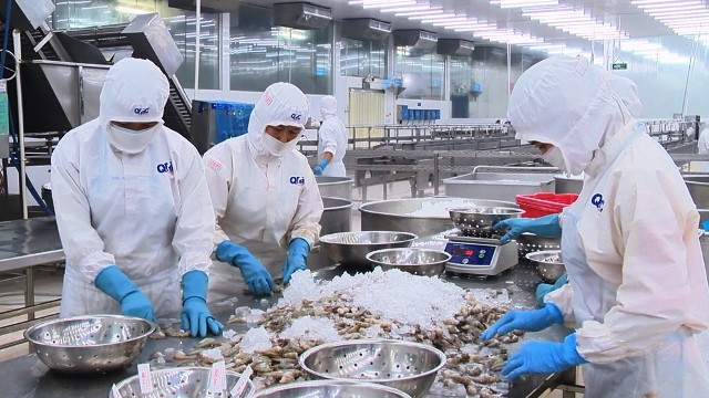 Doanh nghiệp sản xuất trước áp lực xăng dầu, tỷ giá bật tăng - Ảnh 1