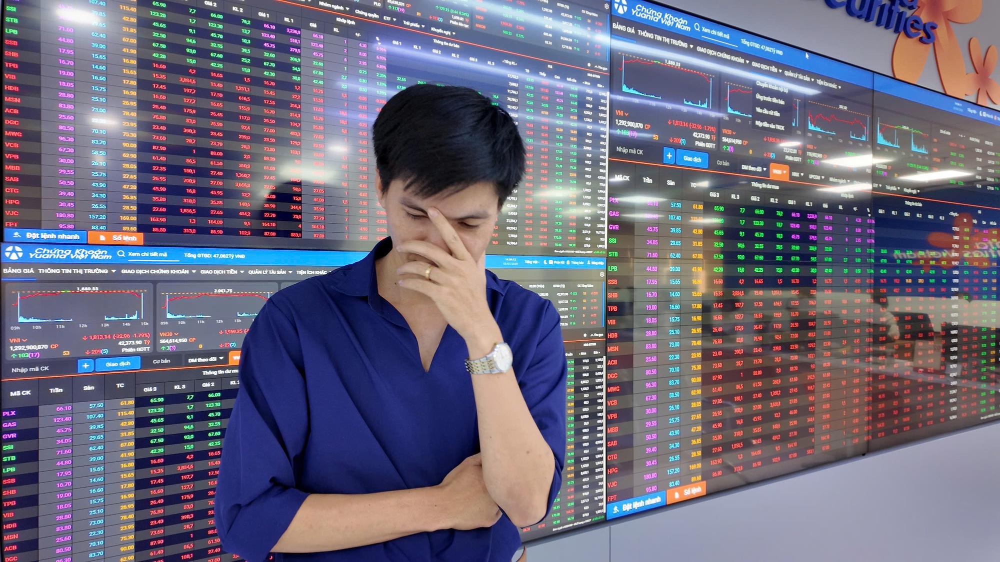 VIDEO: Chứng khoán sẽ thế nào sau phiên giảm lịch sử hơn 115 điểm? - Ảnh 1