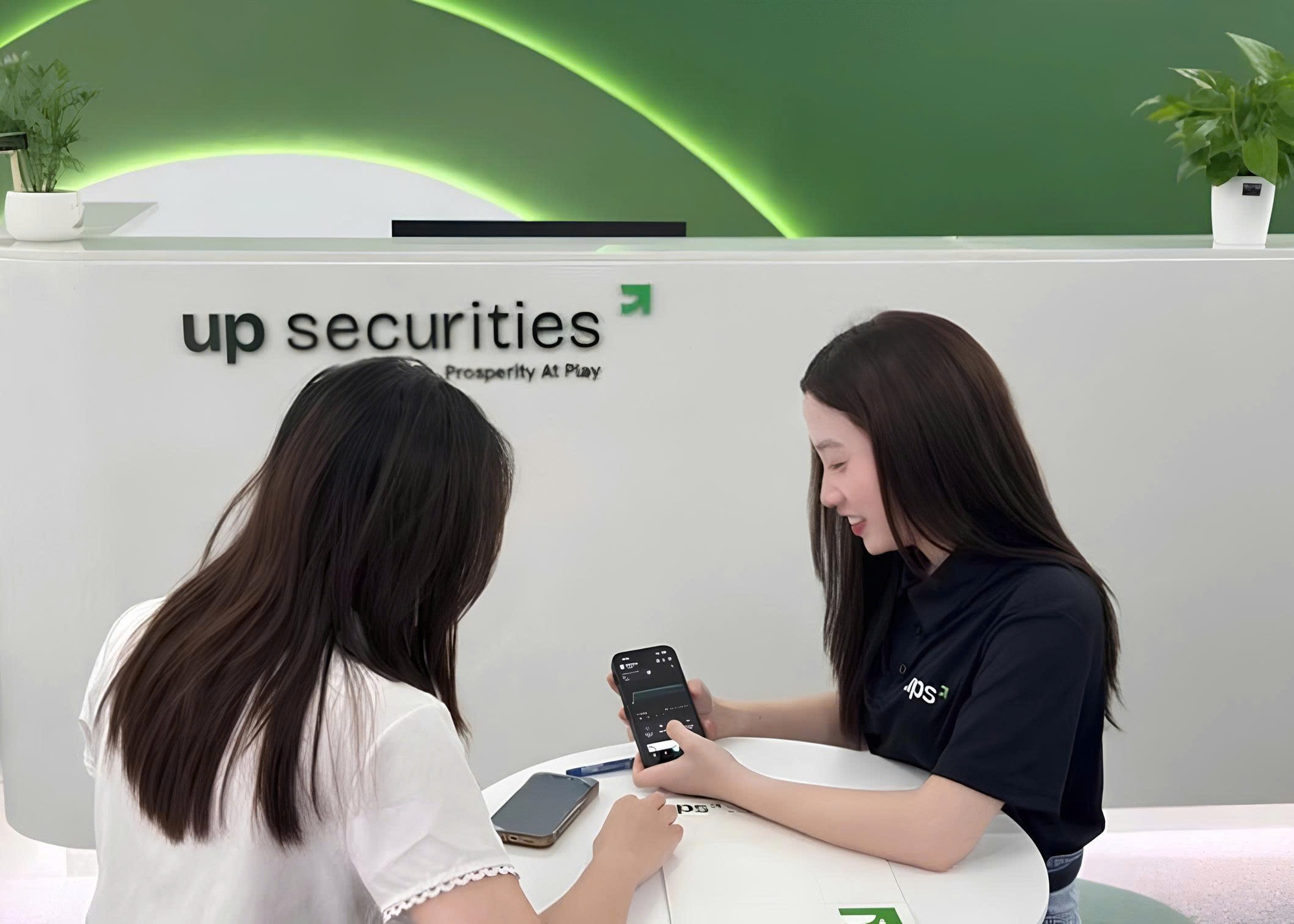 Hơn 32 triệu cổ phiếu của Chứng khoán UP được chấp thuận niêm yết trên UPCoM - Ảnh 1