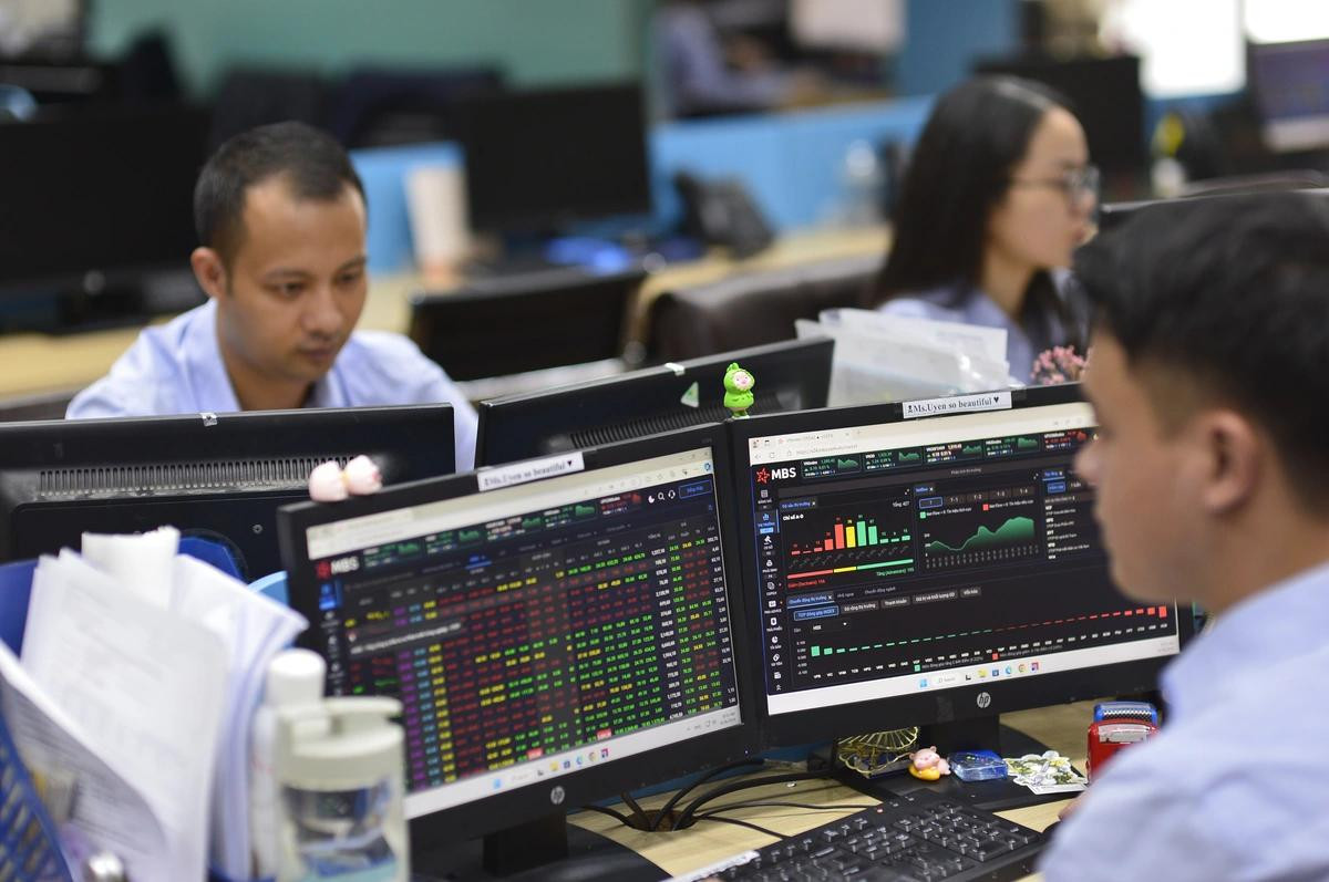 Chứng khoán hồi phục trong 'nghi ngờ' - Ảnh 1