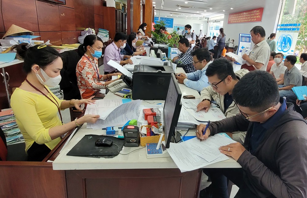 Lương cơ sở dự kiến tăng 8% từ 1-7, những khoản nào sẽ được điều chỉnh theo? - Ảnh 1