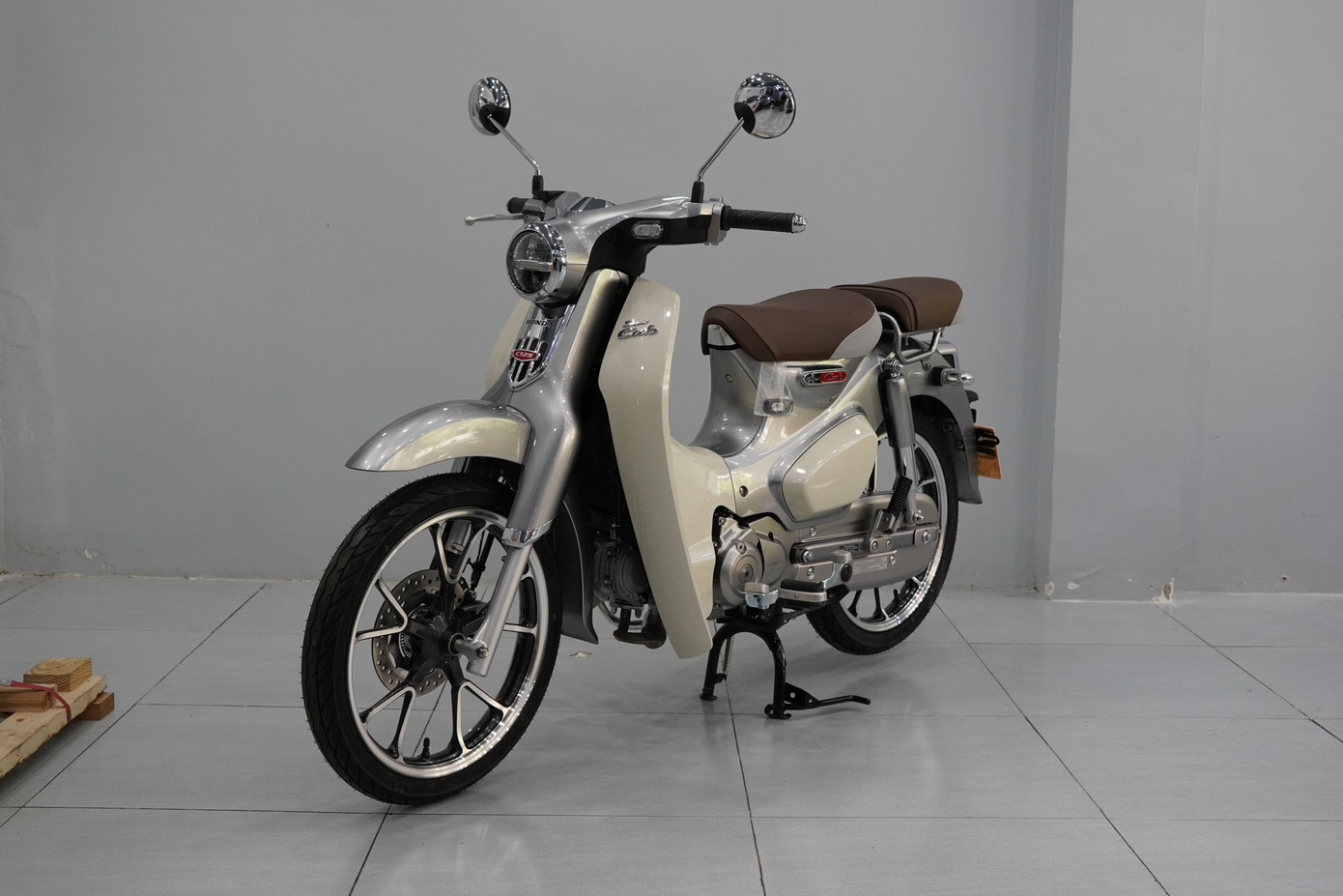 Honda Super Cub nhập Thái giá ngang ngửa SH350i - Ảnh 1