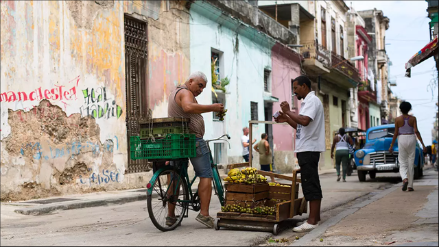 Cạn xăng triền miên, đường phố Cuba như 'xuyên không' khi phương tiện tưởng đã biến mất đồng loạt trở lại - Ảnh 4