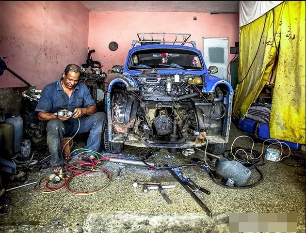 Tàu dầu Nga phải đổi hướng vì Mỹ, những chiếc xe này ở Cuba vẫn 'nhởn nhơ': Chuyện gì đang xảy ra? - Ảnh 1