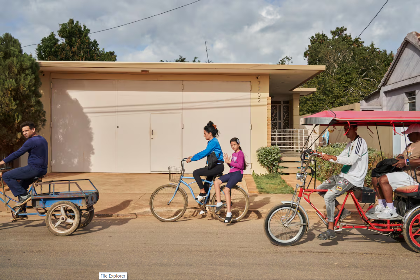 Cạn xăng triền miên, đường phố Cuba như 'xuyên không' khi phương tiện tưởng đã biến mất đồng loạt trở lại - Ảnh 1