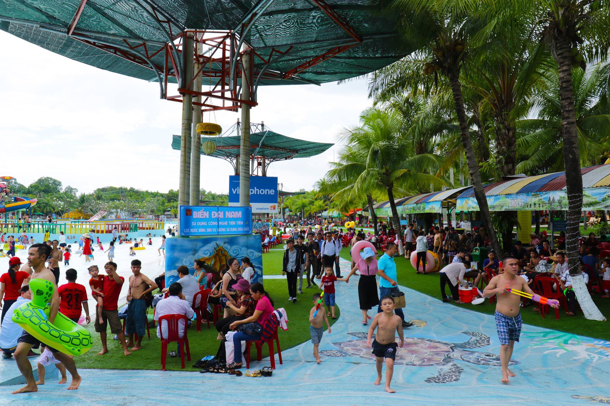 Khu du lịch Đại Nam của vợ chồng bà Nguyễn Phương Hằng sở hữu biển nhân tạo rộng hơn 21ha, lớn bậc nhất Việt Nam, có sức chứa lên đến 30.000 du khách - Ảnh 3