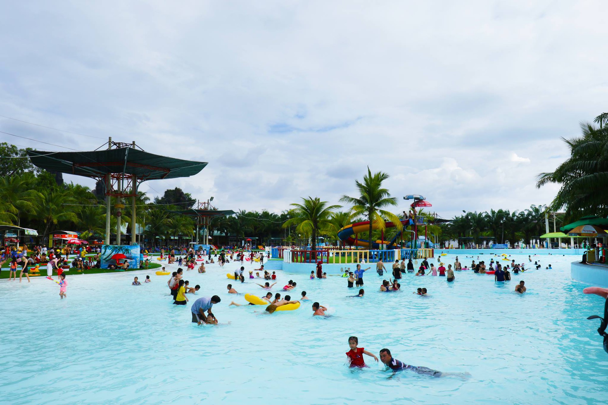 Khu du lịch Đại Nam của vợ chồng bà Nguyễn Phương Hằng sở hữu biển nhân tạo rộng hơn 21ha, lớn bậc nhất Việt Nam, có sức chứa lên đến 30.000 du khách - Ảnh 4