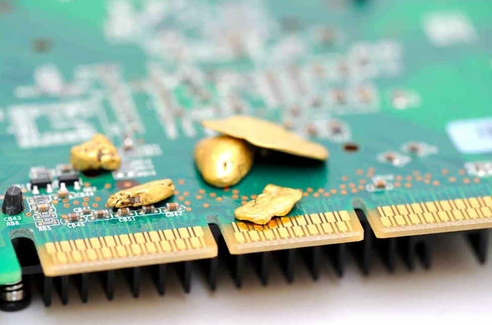 Đừng vội vứt điện thoại, laptop cũ: Tiền cả đấy! - Ảnh 1