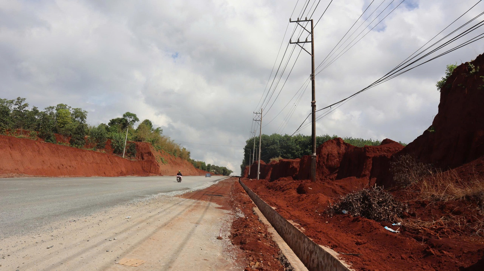 Diễn biến nóng vụ nhà dân chênh vênh mép vực ở Đồng Nai sau loạt phản ánh từ báo chí - Ảnh 2