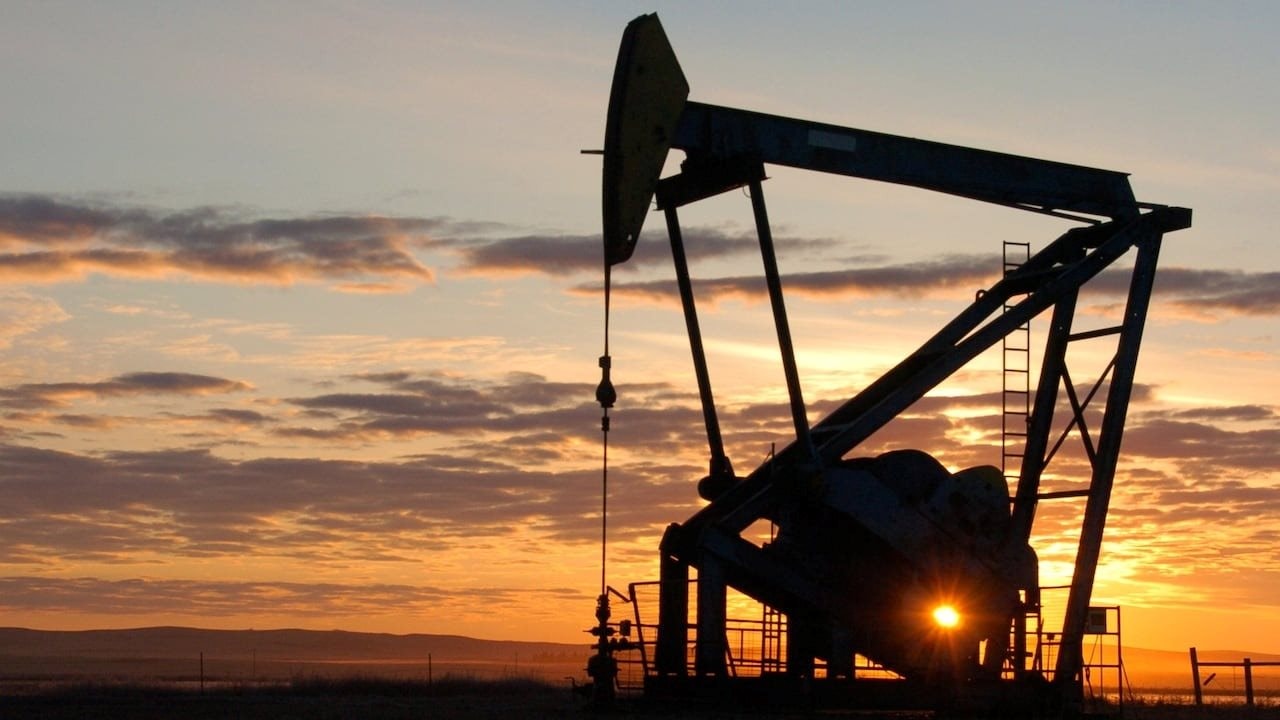 Dầu tiếp đà tăng khi Mỹ cân nhắc tấn công cơ sở xuất khẩu dầu mỏ của Iran - Ảnh 1