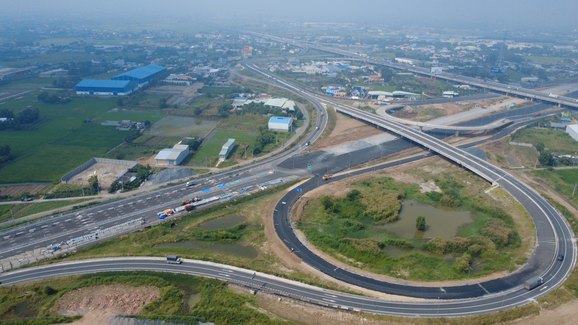 Cận cảnh công trường thi công tuyến đường Vành đai 3-TPHCM qua Tây Ninh - Ảnh 2