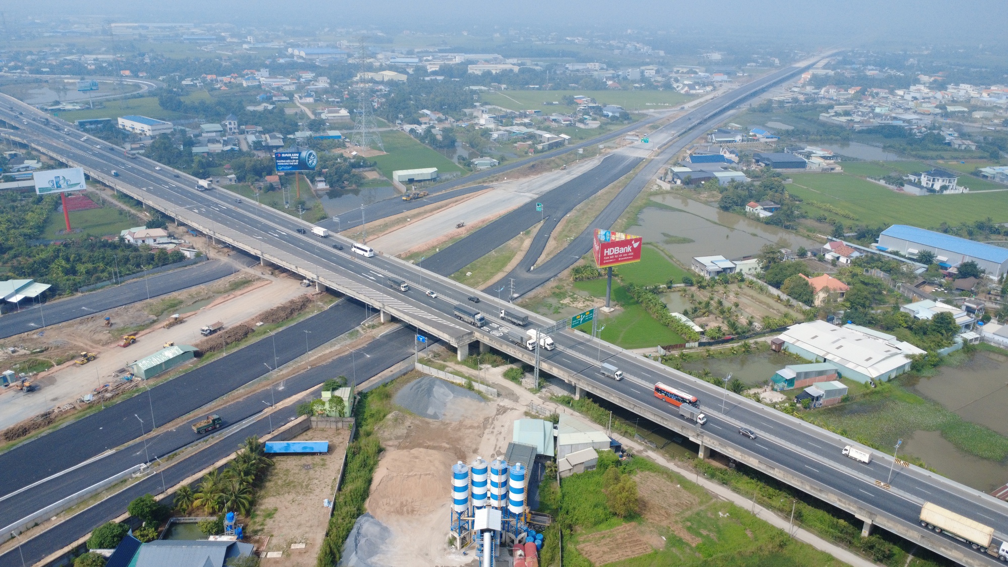 Cận cảnh công trường thi công tuyến đường Vành đai 3-TPHCM qua Tây Ninh - Ảnh 13