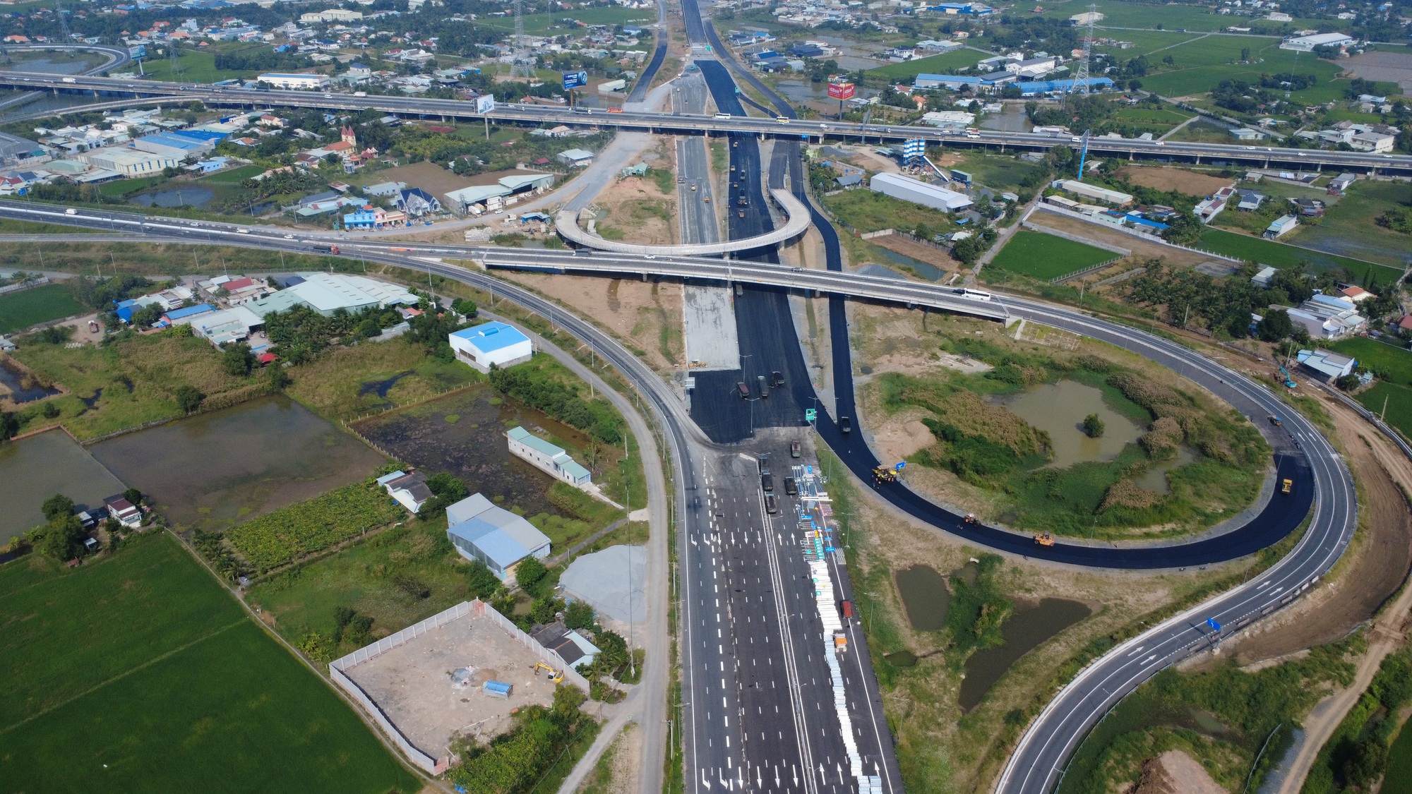 Cận cảnh công trường thi công tuyến đường Vành đai 3-TPHCM qua Tây Ninh - Ảnh 4