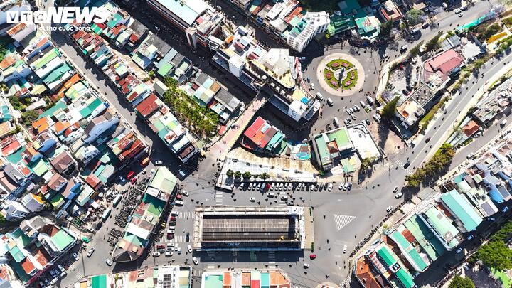 Cận cảnh biệt thự, khu nhà đất 'vàng' bỏ hoang, lãng phí ở Ðà Lạt - Ảnh 9