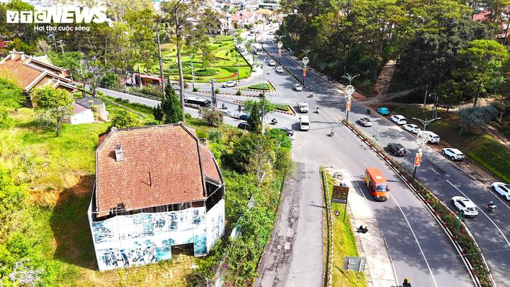 Cận cảnh biệt thự, khu nhà đất 'vàng' bỏ hoang, lãng phí ở Ðà Lạt - Ảnh 2