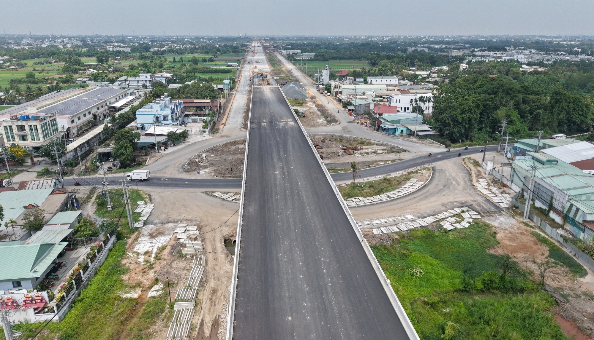 Hình ảnh công trường đường Vành đai 3 TPHCM trong sáng 31-3 - Ảnh 8