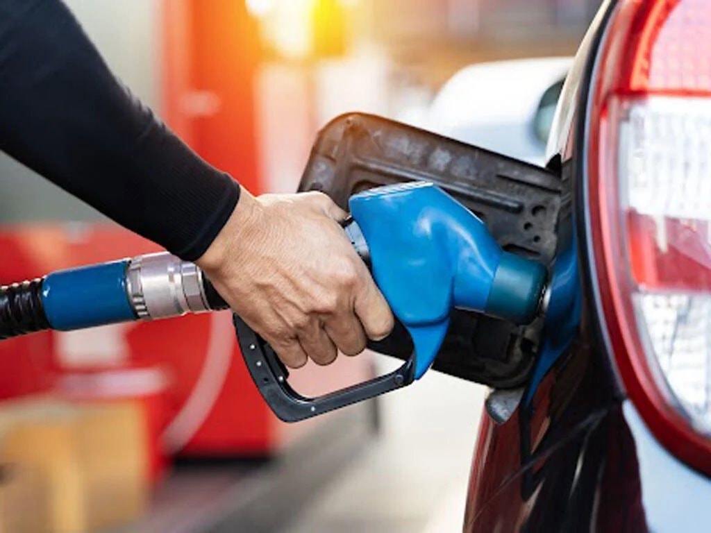 Giá xăng tăng lên gần 80.000 đồng/lít, quốc gia nhỏ nhất Đông Nam Á ứng phó thế nào với khủng hoảng? - Ảnh 3