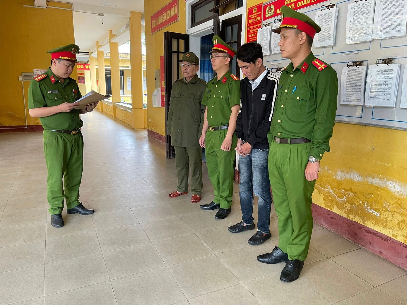 Lừa bán vàng giá rẻ trên Facebook, chiếm đoạt gần 400 triệu đồng - Ảnh 1