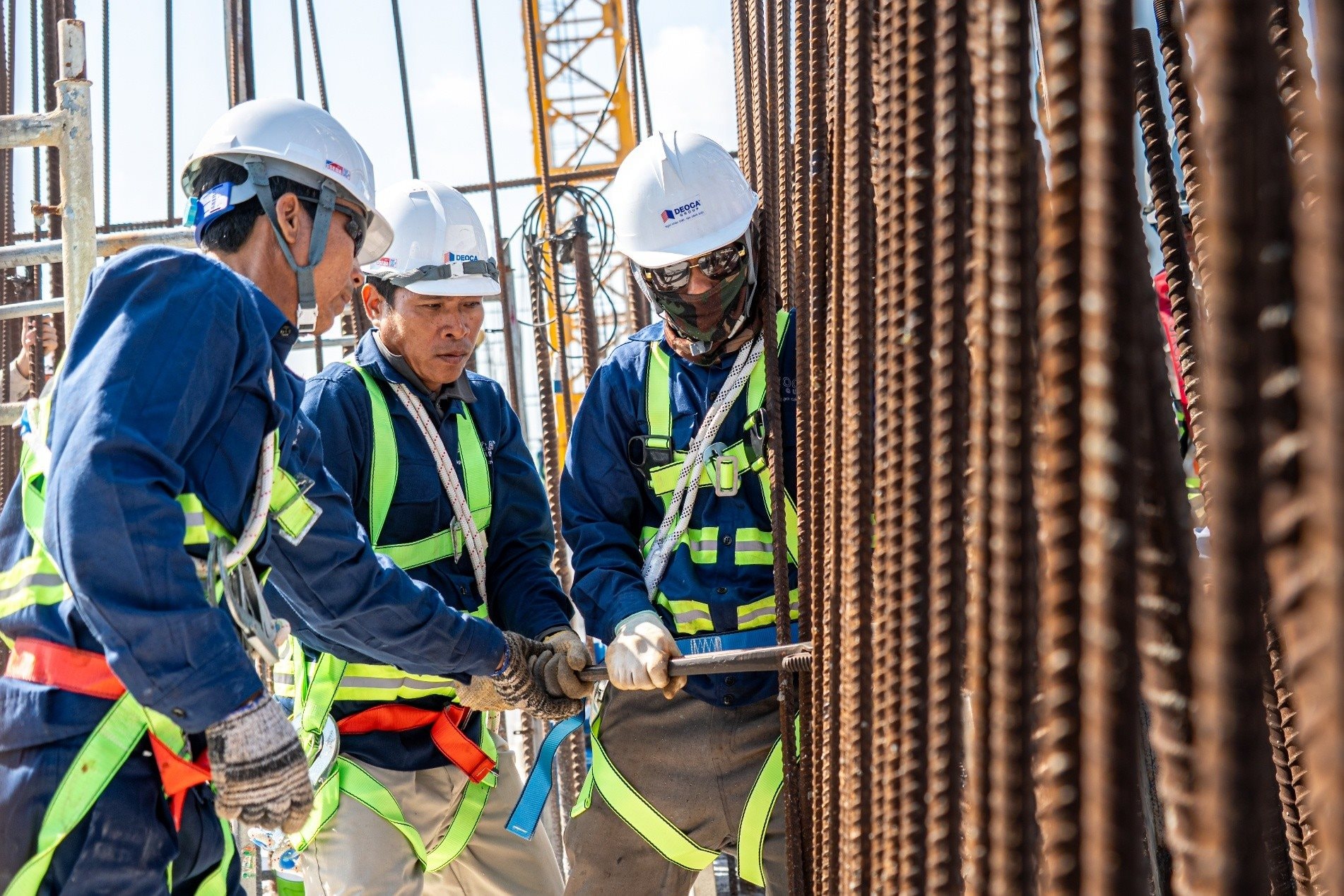 Công trường cầu Đại Ngãi 1 gần 4.000 tỷ đồng tăng tốc giữa áp lực chi phí và khan hiếm vật liệu - Ảnh 5