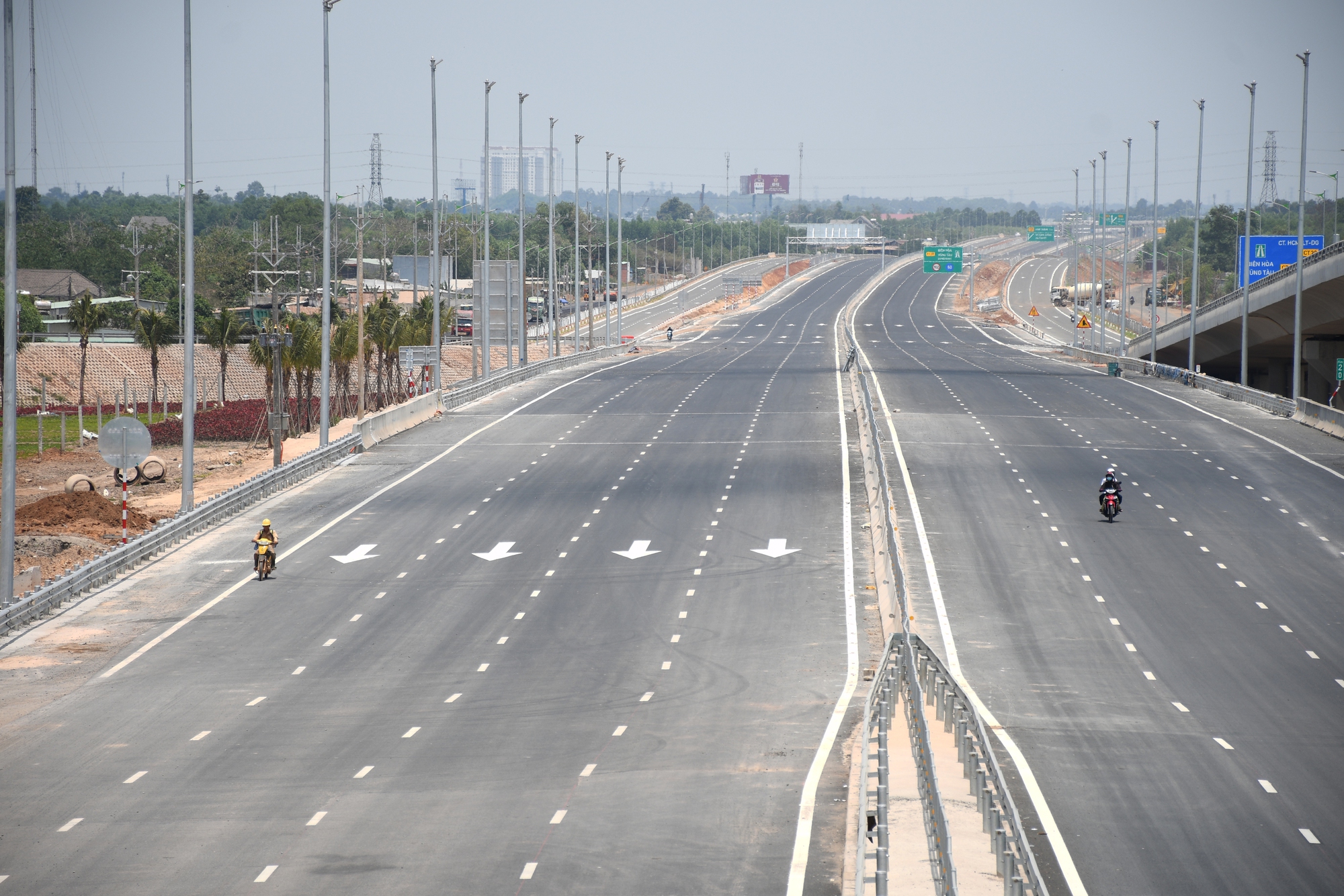 CLIP: Cận cảnh tuyến cao tốc Biên Hòa - Vũng Tàu tiếp tục "hoãn" khai thác tạm - Ảnh 1